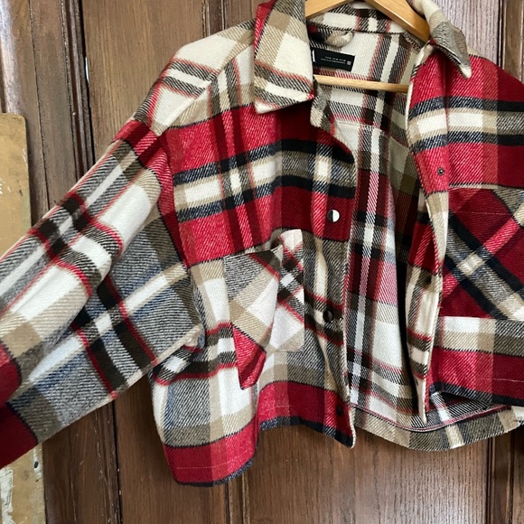 Cropped Plaid Shacket - Picture 3 of 3